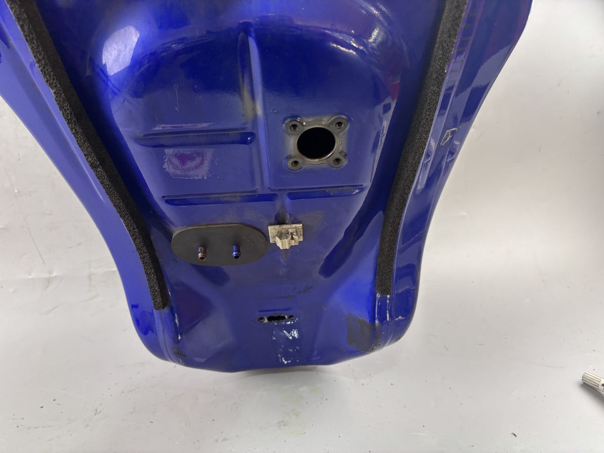 Yamaha FZS600 Fazer RJ02 Tank Treibstoff Kraftstoff Fuel Gas Gasoline Benzintank
