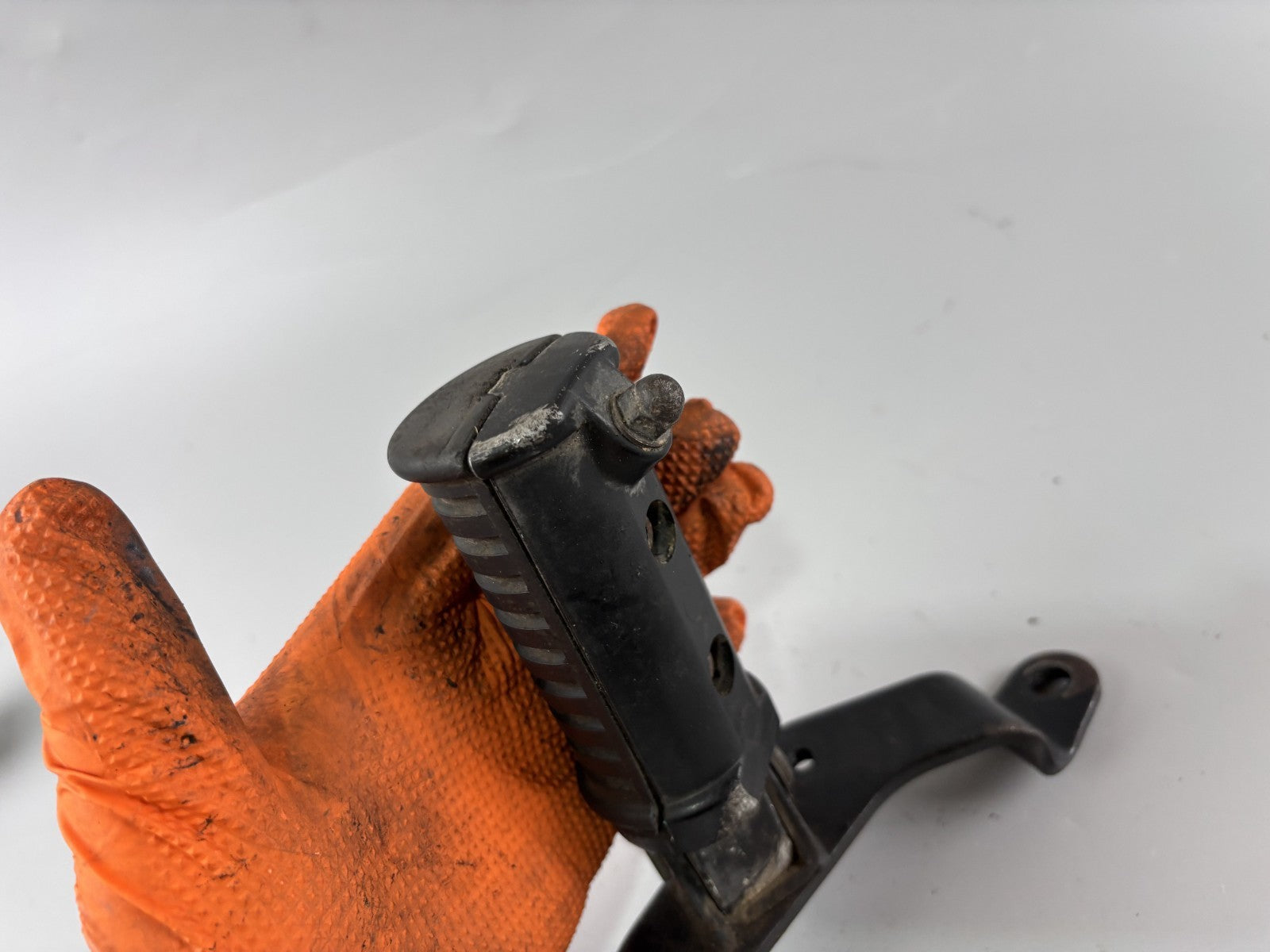 Kawasaki BN125A EL125 Eliminator Fußraste Hangers Foot Step vorn rechts right