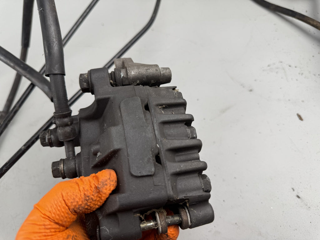 Honda VFR800 RC46 FI Bremsanlage Brake Bremse back hinten Sattel Pumpe Leitung