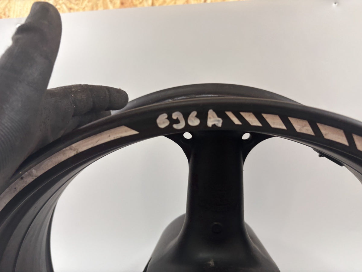 Kawasaki ZX6R ZX636 A 2002 Hinterradfelge Felge Rim Rad hinten back Reifen Rad