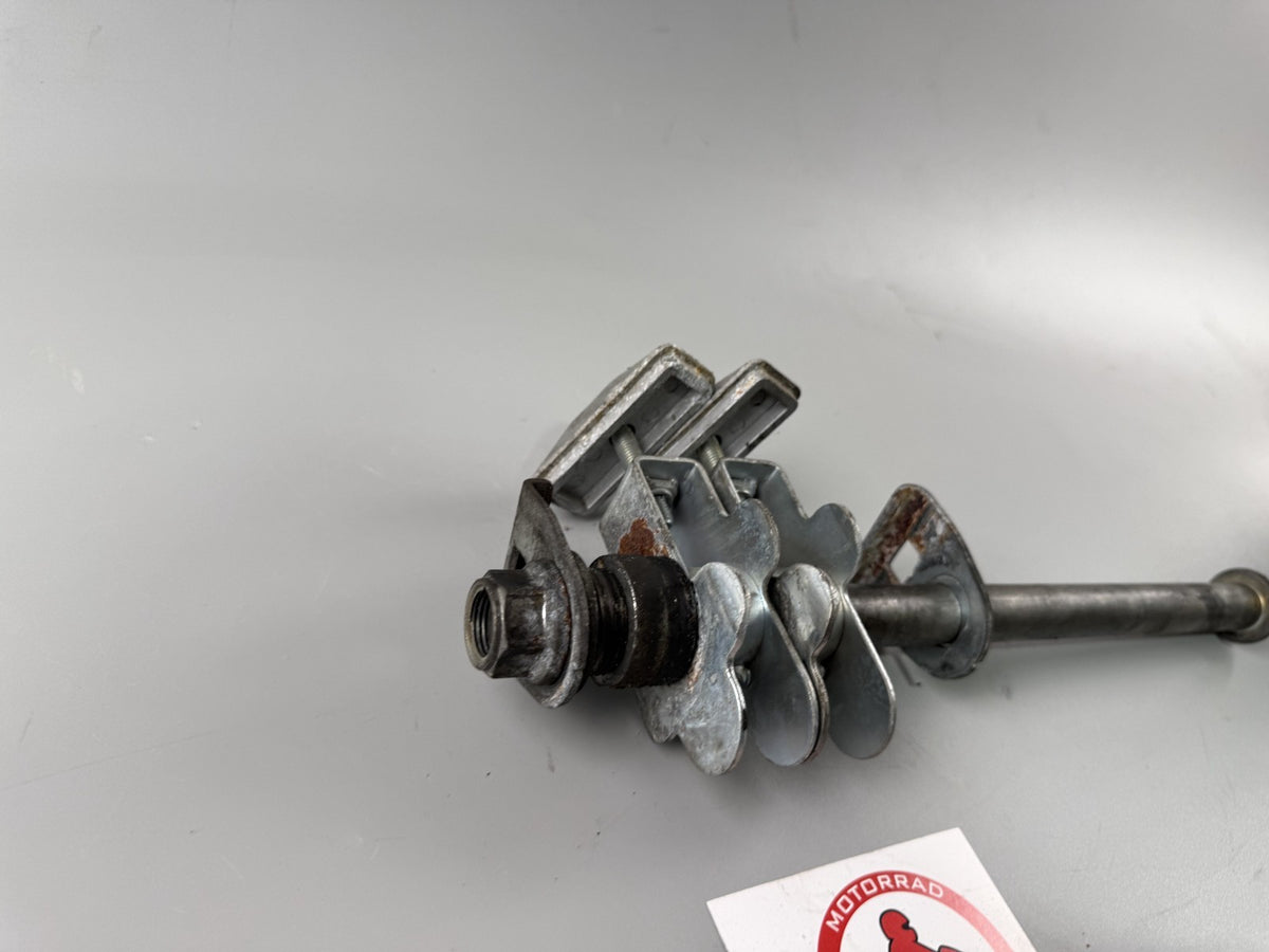 Suzuki GSF600 GN77B Bandit Achse Hinterradachse Kettenspanner
