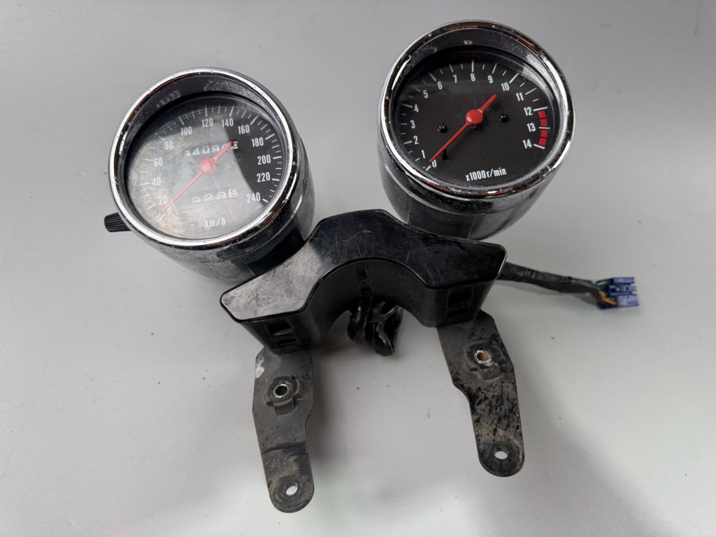 Suzuki GSF600 GN77B Bandit Tacho Cockpit Speedometer Instrumente DZM Drehzahlmes