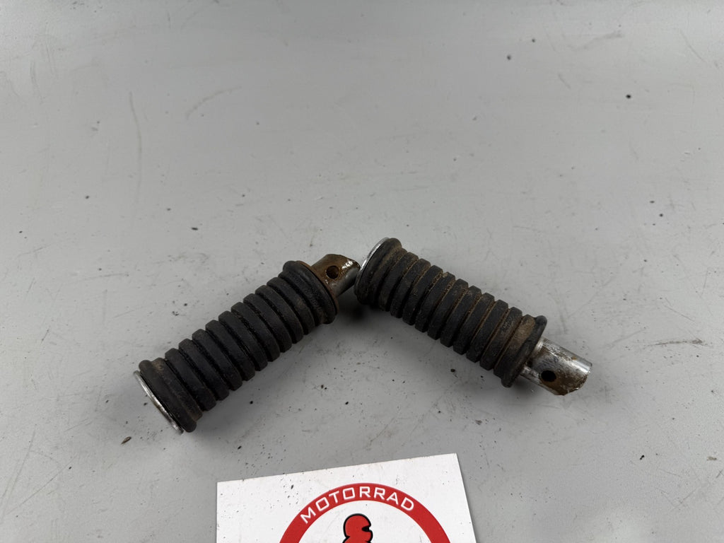 Suzuki GN250 NJ42A Fußraste Foot Hangers Step Soziusfußraste back hinten