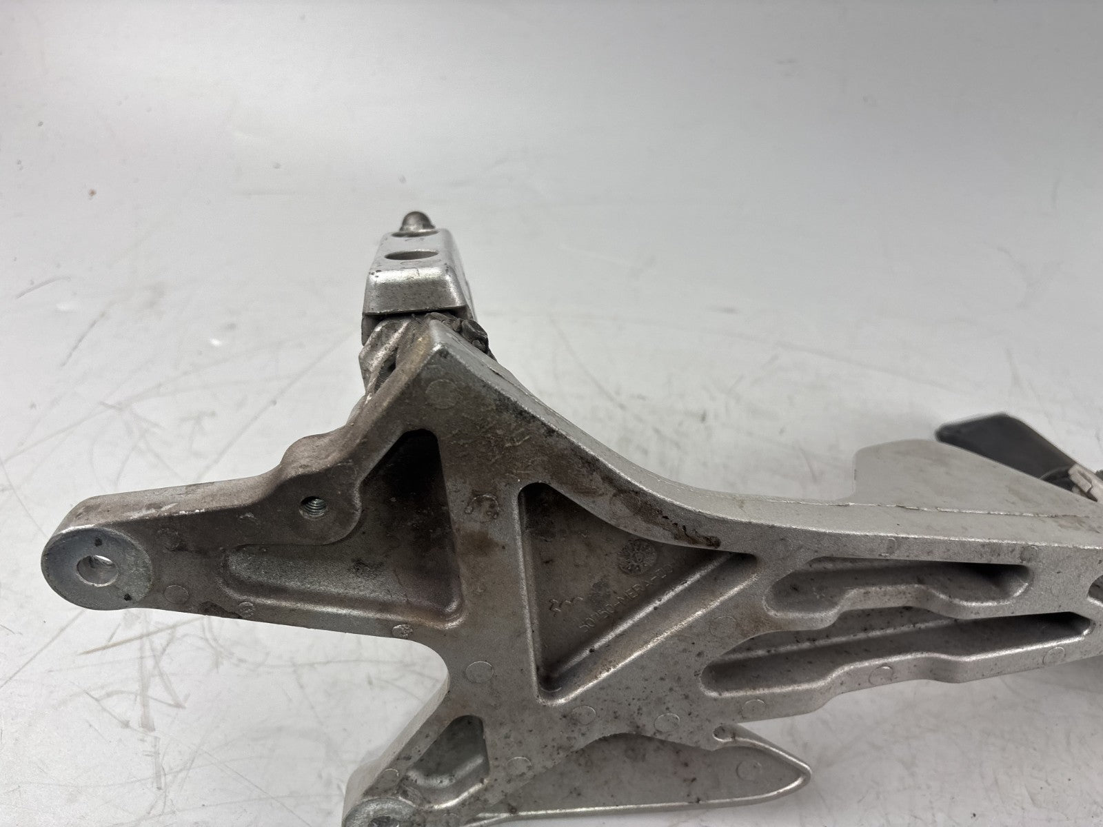 Honda CBF 600 S PC38 Fußrastenanlage Foot hangers links left Halteplatte
