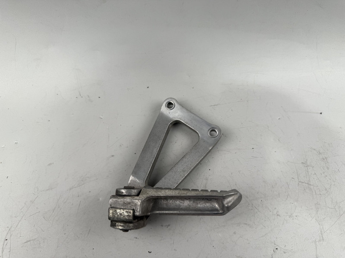 Kawasaki ZR 7 ZR750F Soziusfußraste hinten back Beifahrer links left