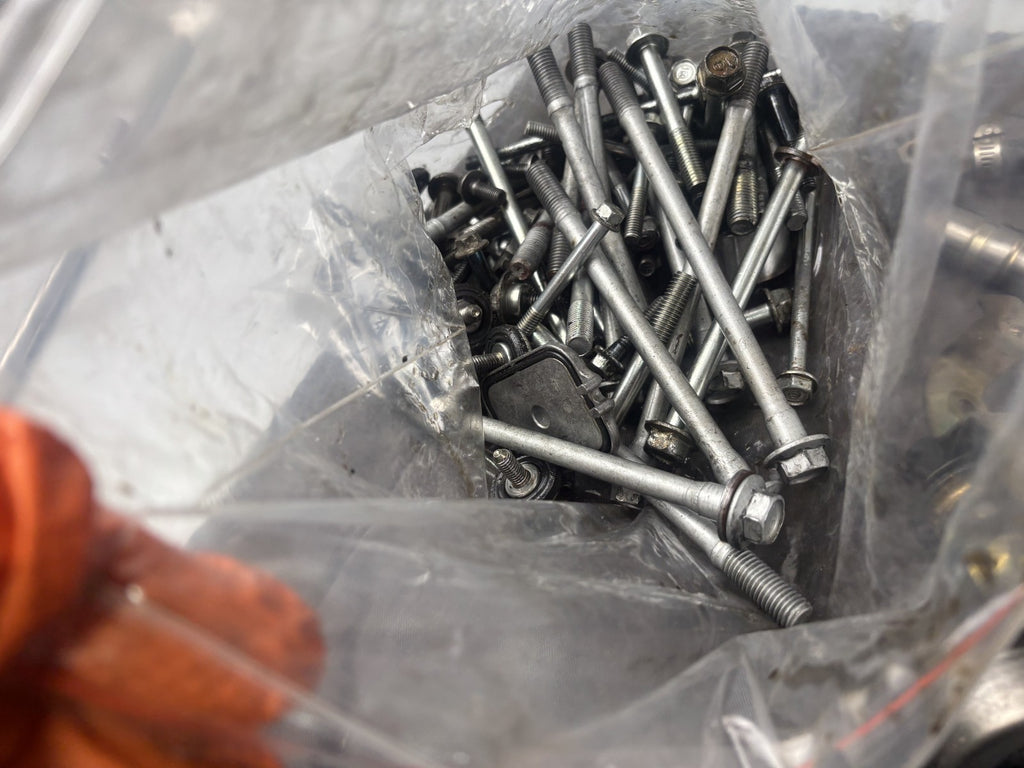Honda CBR 1000F SC24 Reste Schrauben Screws Motor Engine