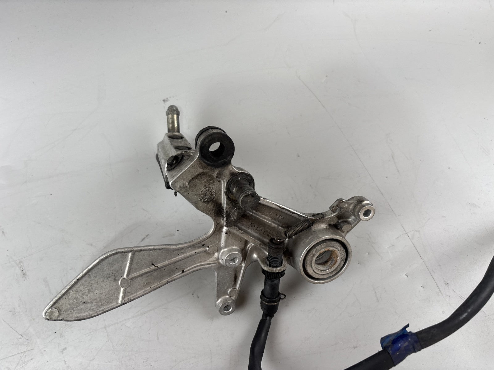 Honda VTR1000 F SC36 Firestorm Fußrastenanlage Fußraste Foot Hangers rechts
