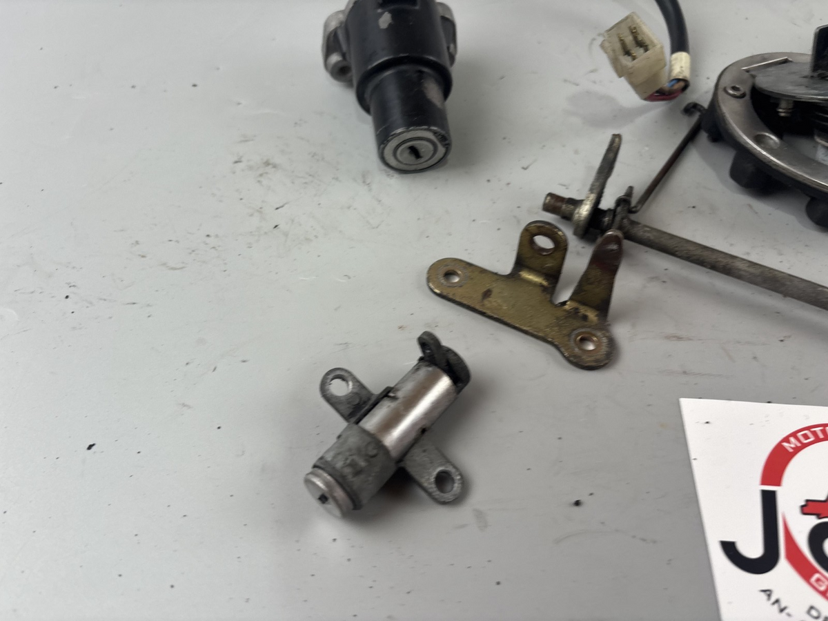 Yamaha TDM 850 3VD Schlosssatz Zündschloss Tankschloss Sitzbank Key Lock