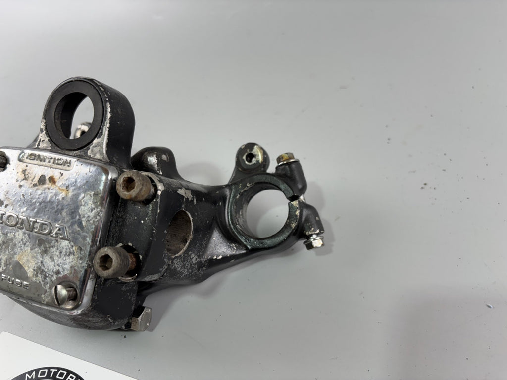 Honda CX500 C PC01 Güllepumpe Gabelbrücke Bridge Halterung Holder