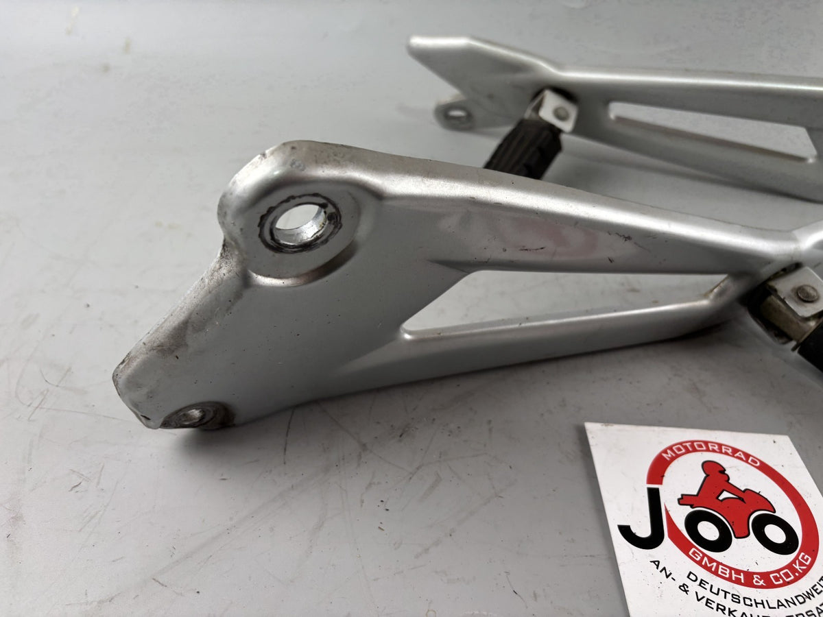 Yamaha YBR 125 RE05 Fußrastenanlage Fußraste rechts links Steps Hangers Halter