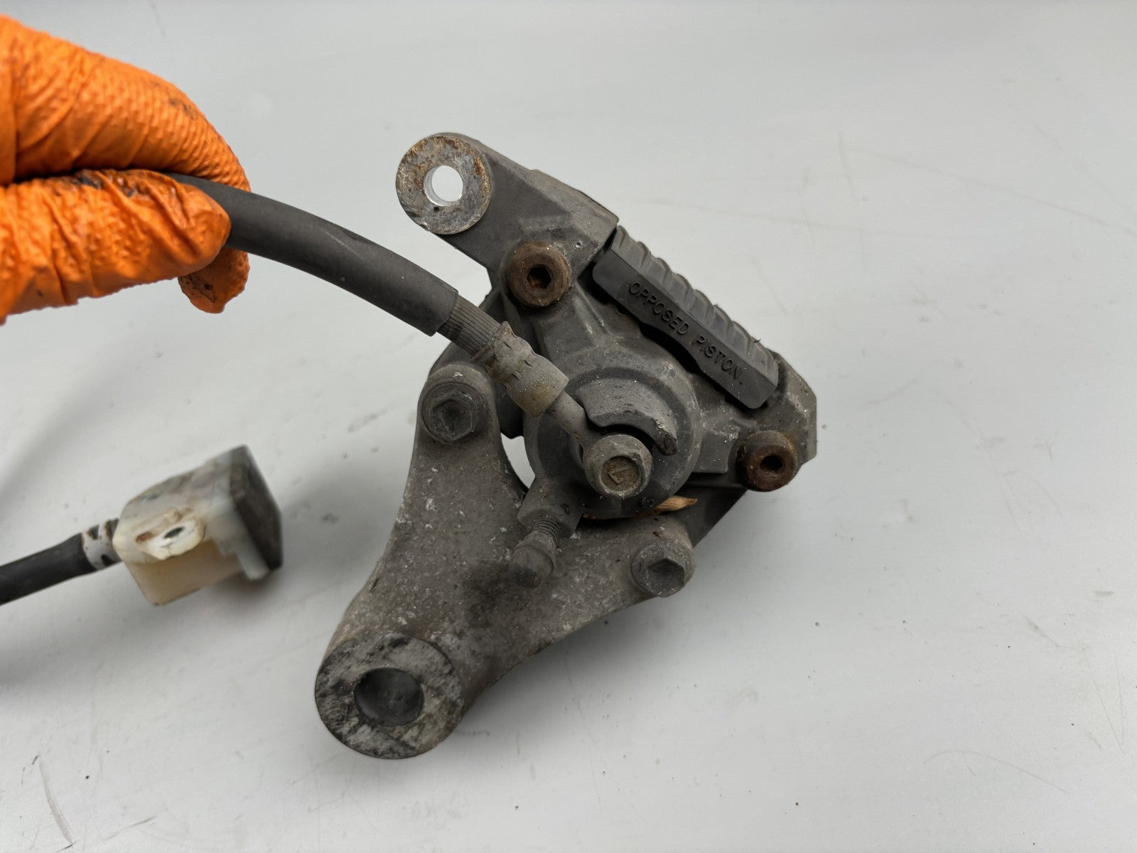 Suzuki GSF600 GN77B Bremse hinten Brake Back Bremsanlage Sattel Pumpe