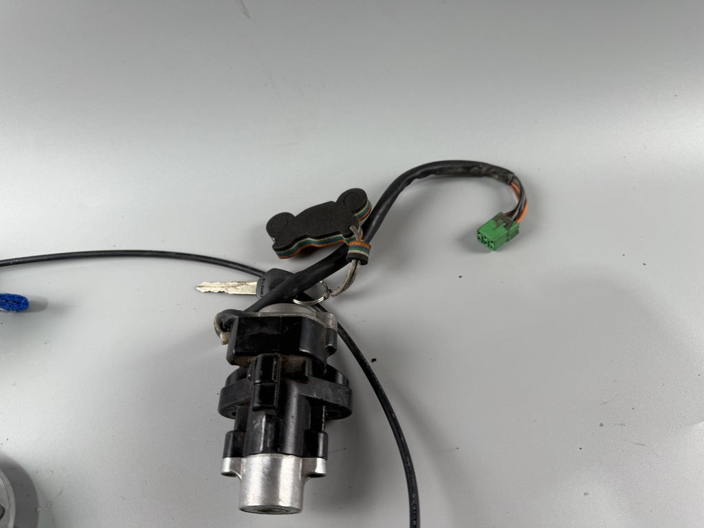Suzuki GSF 600 Bandit POP WVA8 Schlosssatz Zündschloss Sitzbank Key Lock Tank