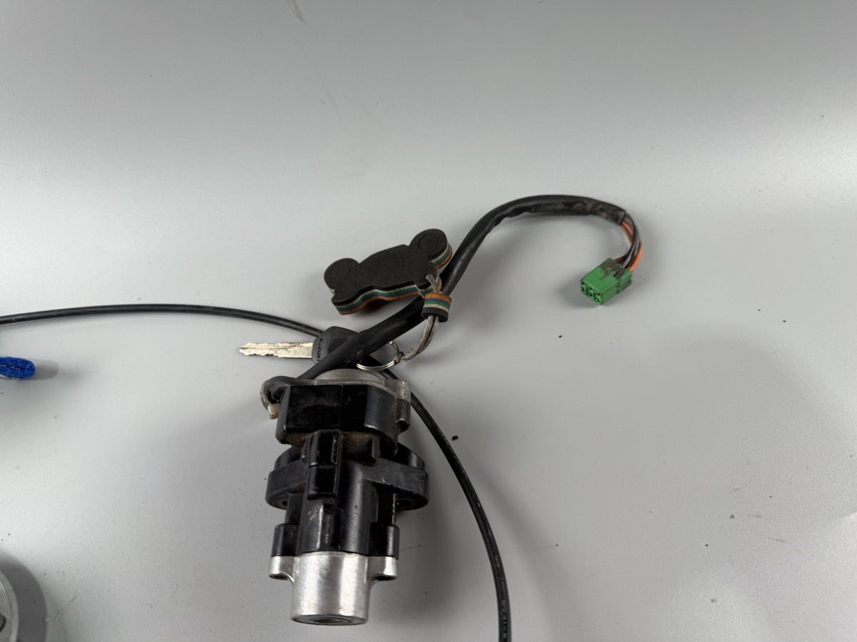 Suzuki GSF 600 Bandit POP WVA8 Schlosssatz Zündschloss Sitzbank Key Lock Tank