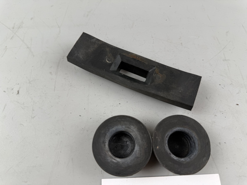 Yamaha XJR1300 RP02 Tankgummi Vibrationsschutz Holder Halter Rubber Gummi