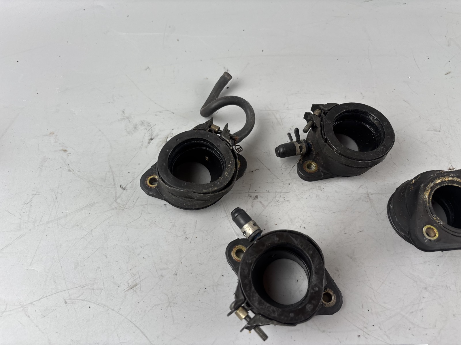 Yamaha XJR1300 RP02 Ansaugstutzen Vergaser Carburetor Rubber Gummi