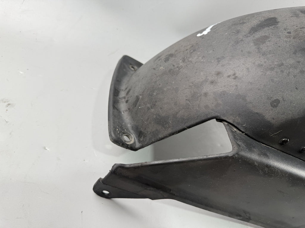 Triumph Speed Triple 900 T300B Kettenschutz Schutzblech Verkleidung Radlauf
