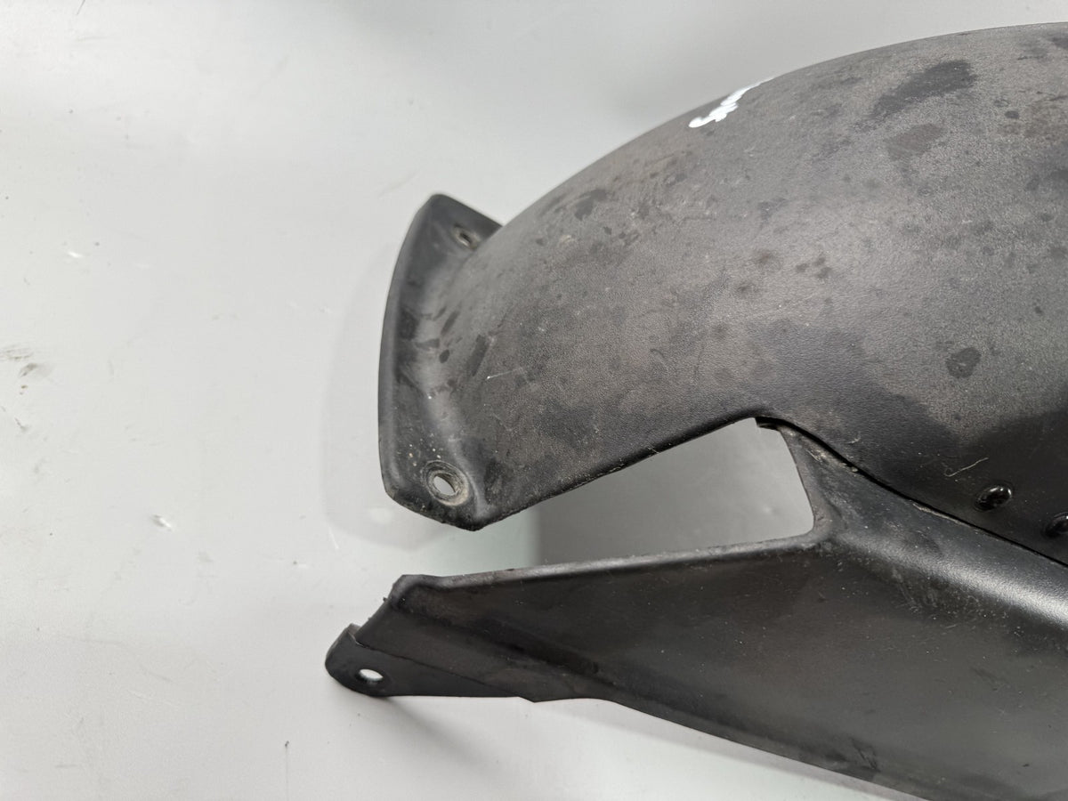Triumph Speed Triple 900 T300B Kettenschutz Schutzblech Verkleidung Radlauf