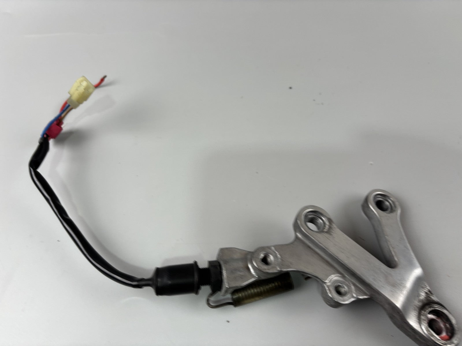 Kawasaki ZX6R ZX636 A 2002 Fußraste halteplatte rechts right Bremslichtschalter