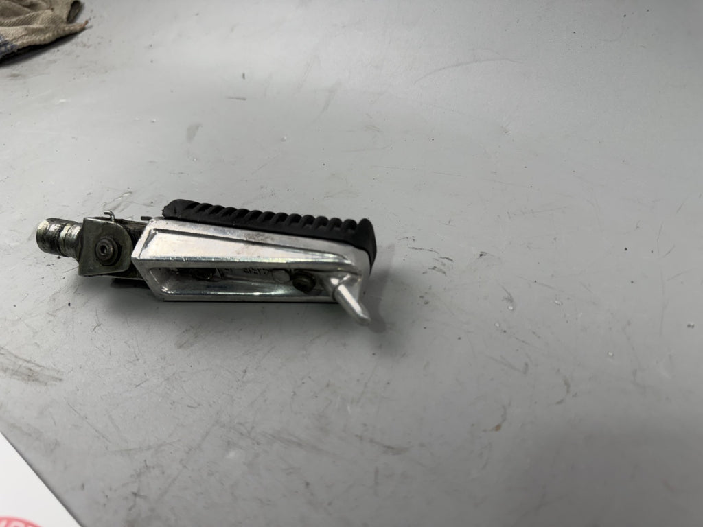 Yamaha XJR 1200 4PU Fußraste Fahrerfußraste vorne Driver Hangers Step Foot