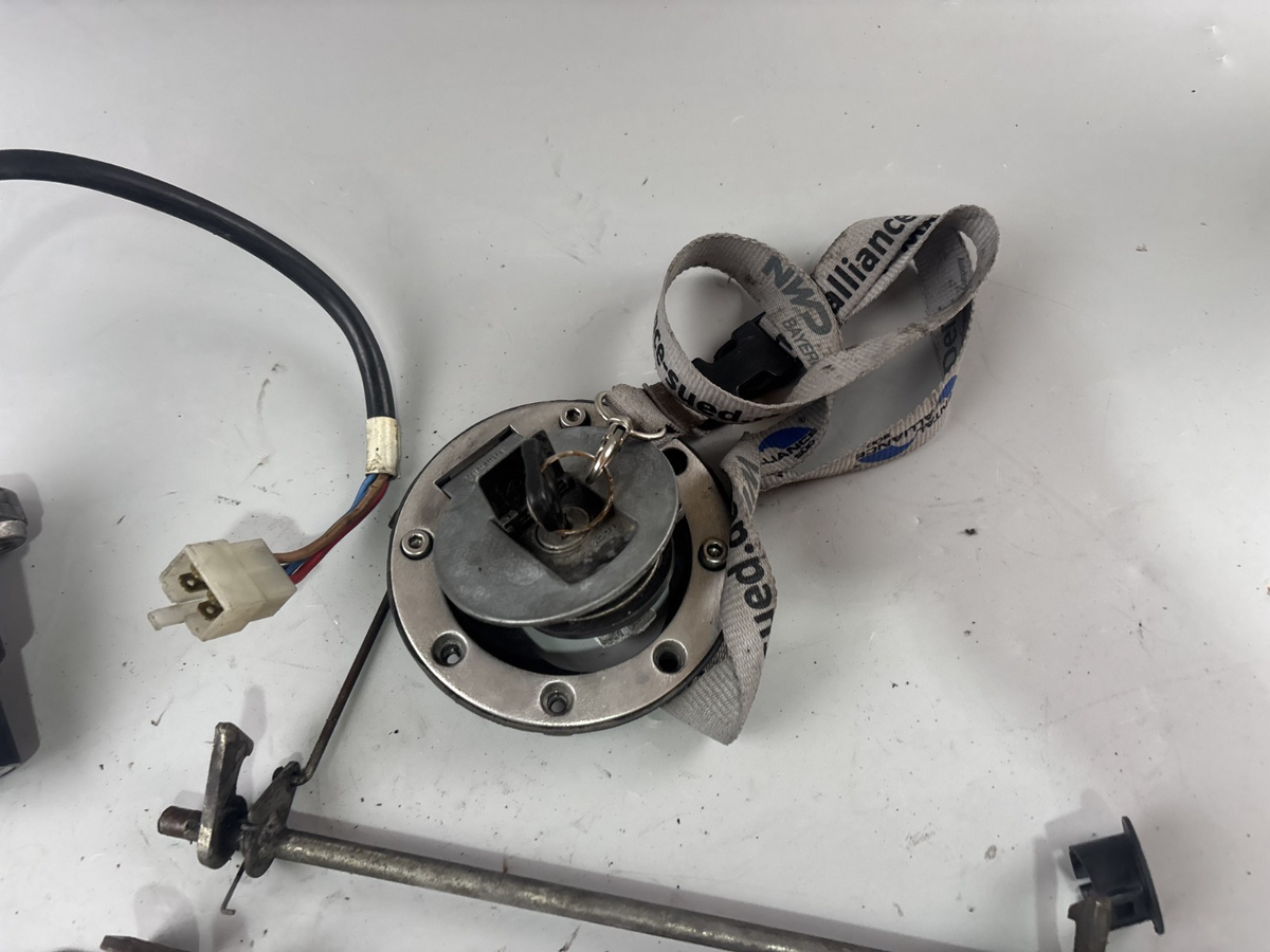 Yamaha TDM 850 3VD Schlosssatz Zündschloss Tankschloss Sitzbank Key Lock