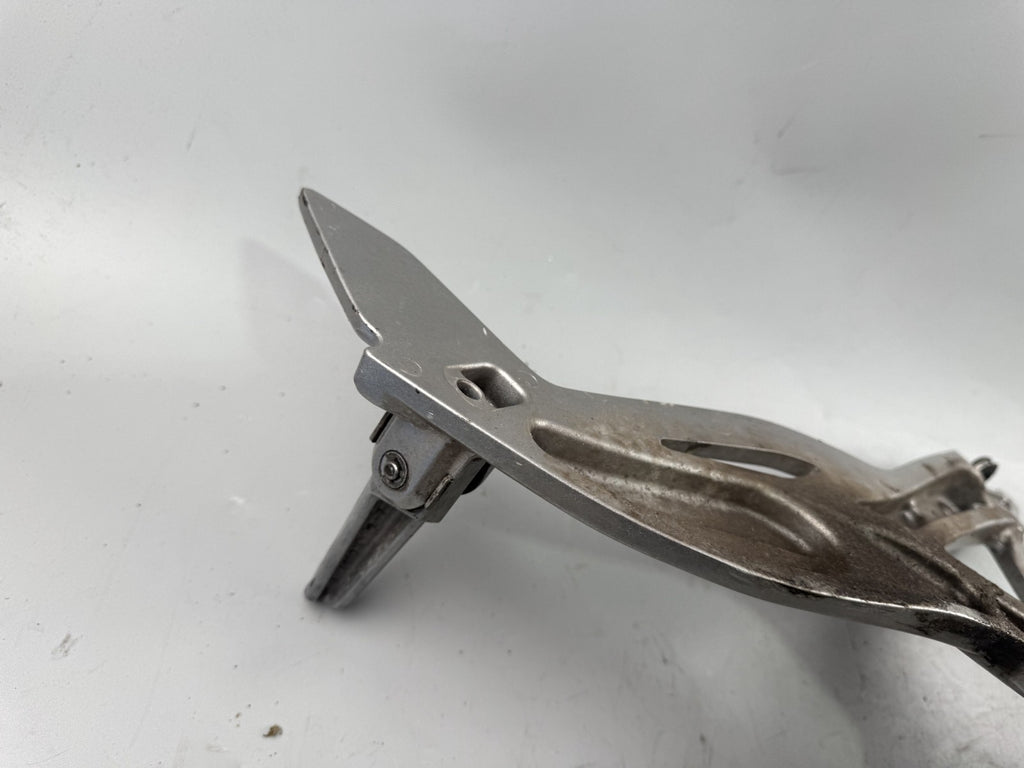 Kawasaki ER 6 N ER650A Fußrastenanlage Fußraste Step Hangers Halteplatte links