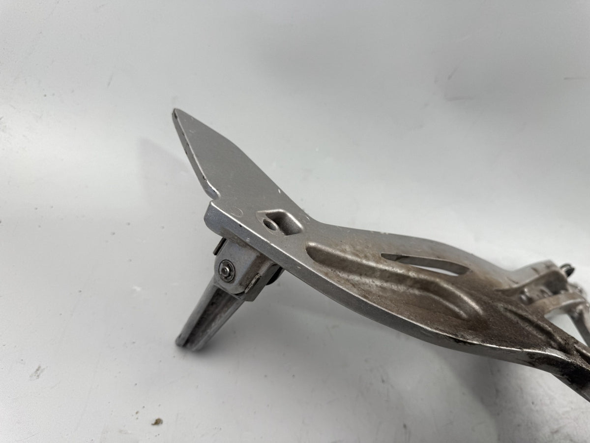 Kawasaki ER 6 N ER650A Fußrastenanlage Fußraste Step Hangers Halteplatte links