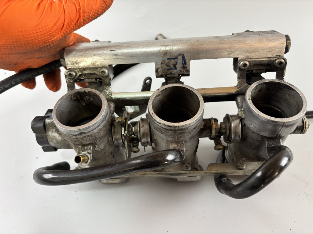 Triumph Daytona 955 T 595 Einspritzanlage Drosselklappen Drosseleinheit Fuel