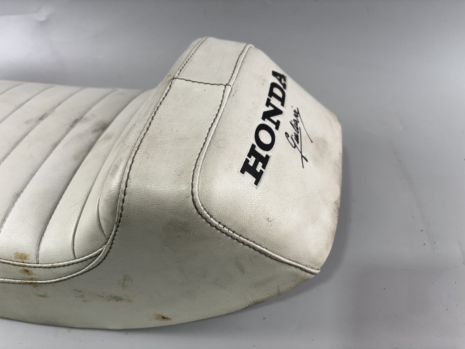 Honda VF 750 F RC15 Sitzbank Seat Sitz Sitzkissen Giuliari Weiß