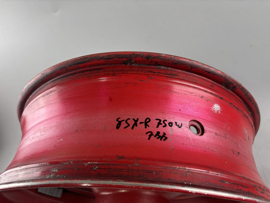 Suzuki GSX-R 750 W GR7BB Hinterradfelge Felge Rim Rad hinten back Reifen