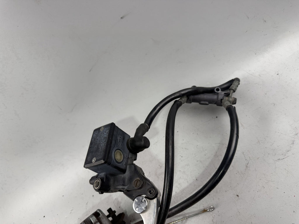 Kawasaki ZR 7 ZR750F Bremsanlage Brake Bremse Sattel Pumpe vorne front