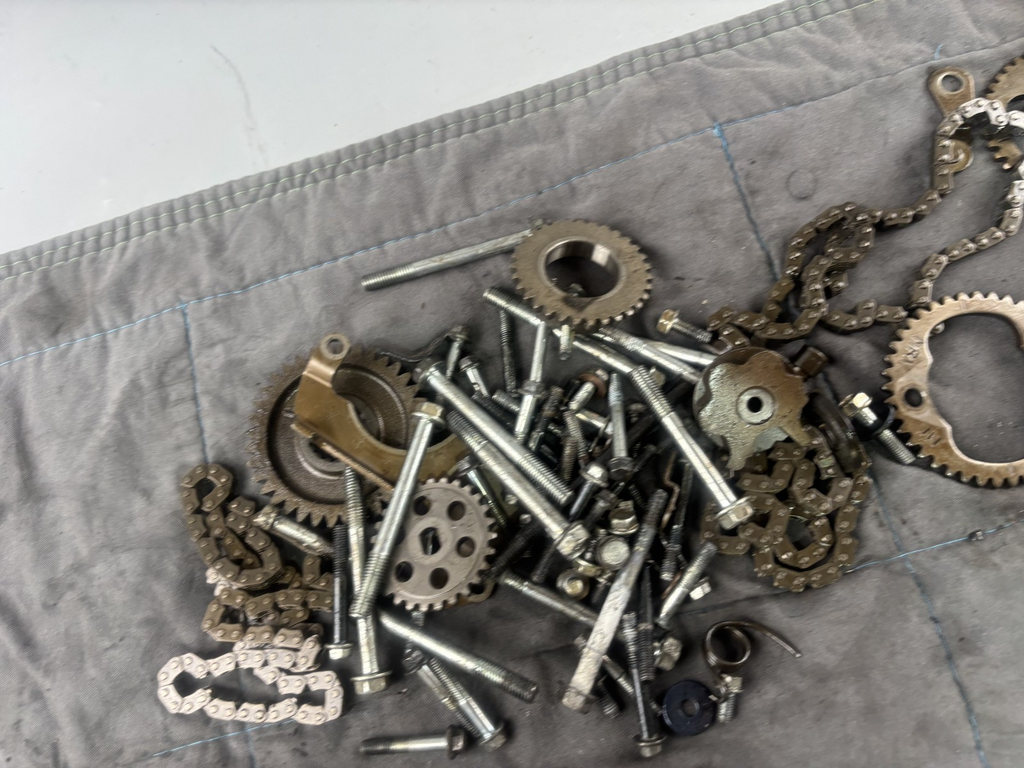 Honda Transalp XL 600 V PD06 Screws Schrauben Reste Zahnräder