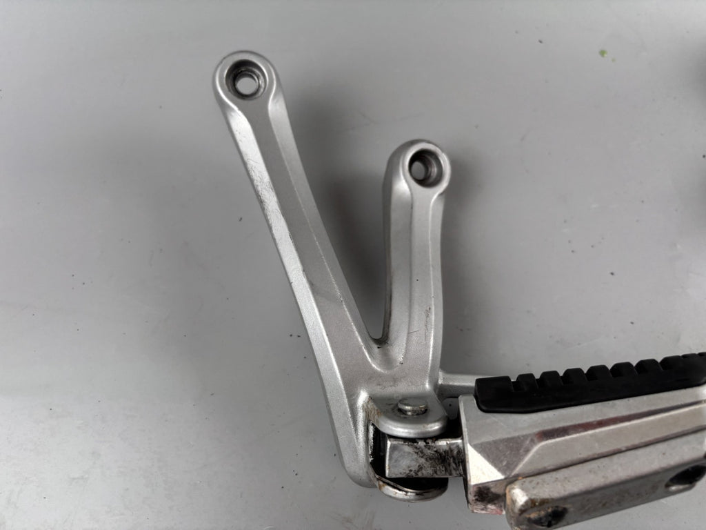 Suzuki GSX 650 F FA WVCJ Soziusfußraste Foot Step Hangers Beifahrer hinten links
