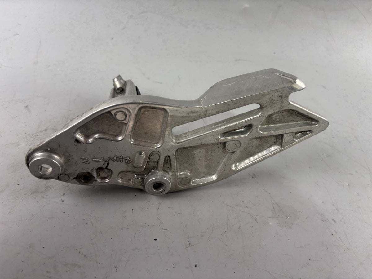 Yamaha XJ 900 Diversion 4KM Fußraste Hangers Foot Step vorn front links left