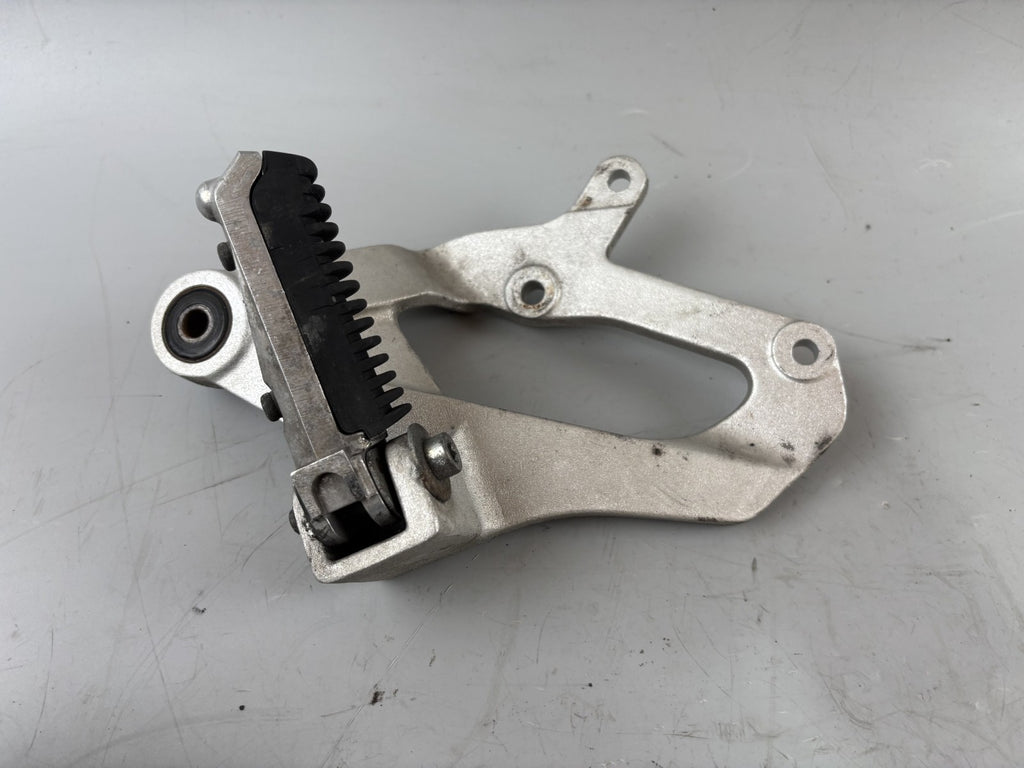 Suzuki GSX-R 1100 W GU75C Fussraste mit Halter Soziusfußraste Hangers rechts