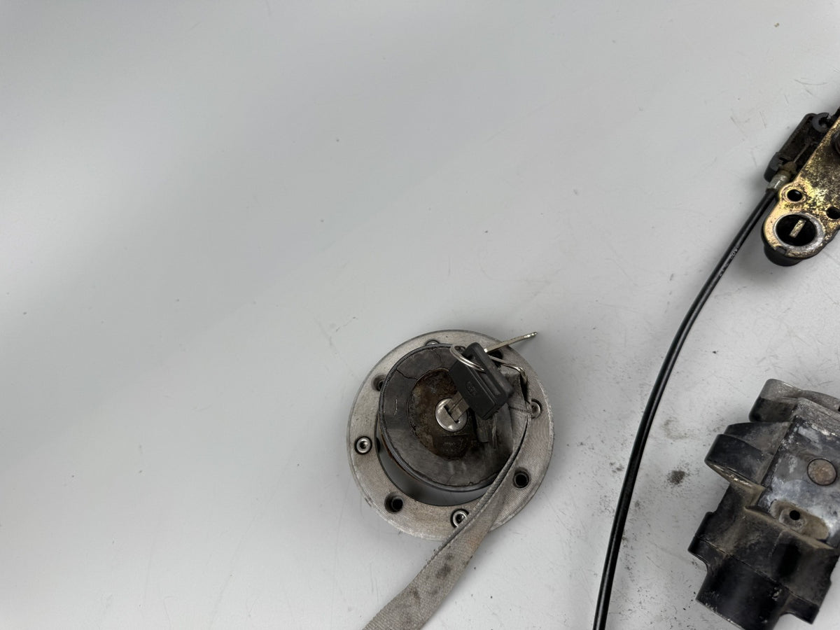 Suzuki GSF600 GN77B Bandit Schlosssatz Zündschloss Tankschloss Sitzbank Key Lock