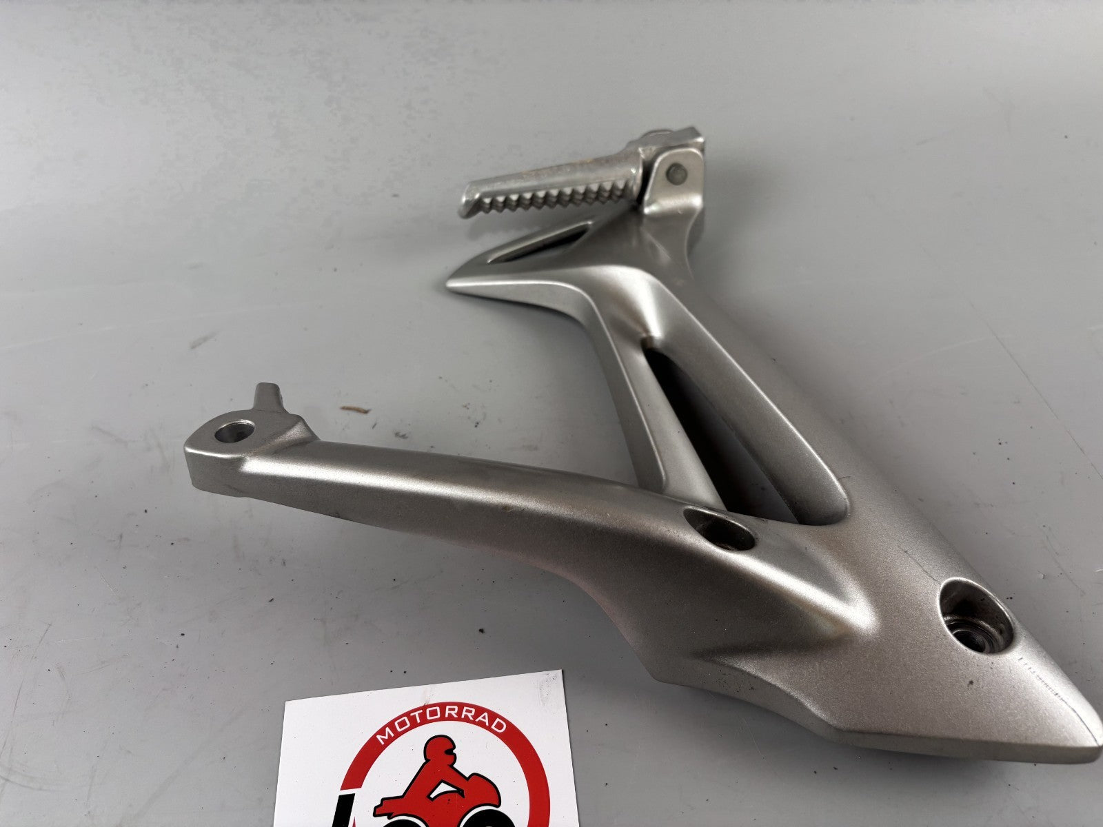 Honda VFR800 RC46/2 VTEC Soziusfußraste links left Hangers Fußraste
