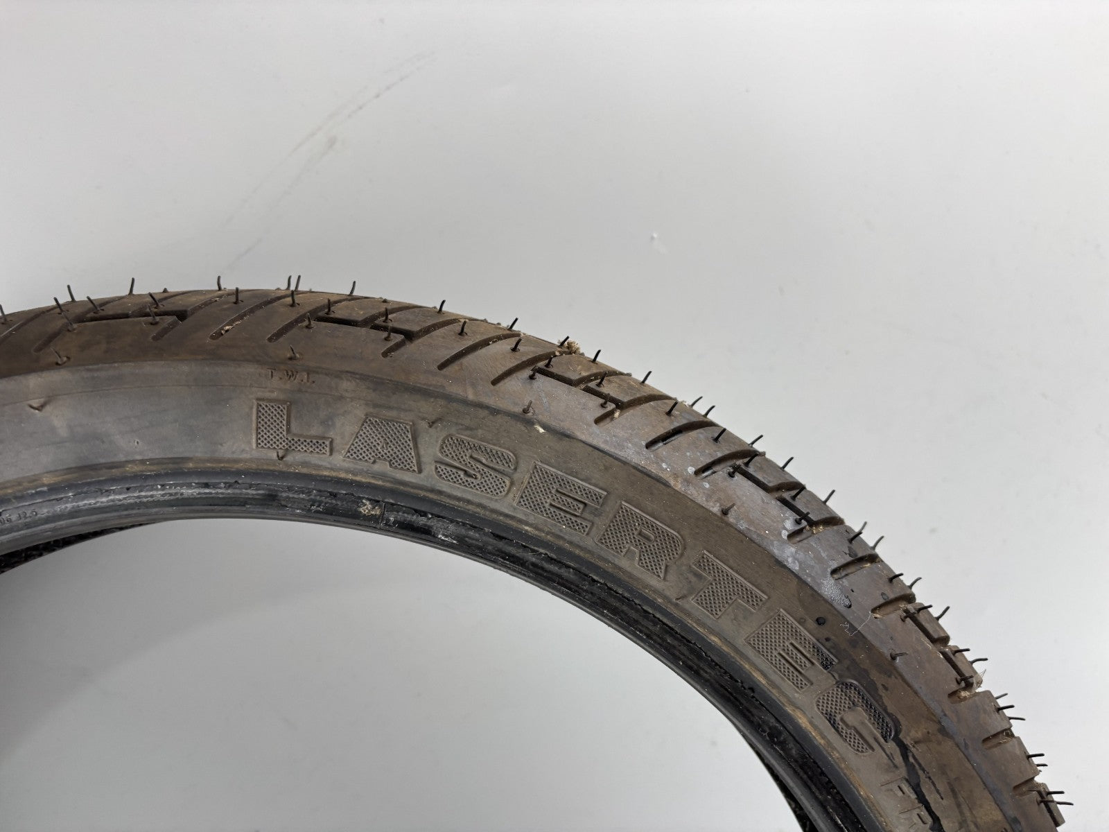 Motorrad Reifen Wheel 100/80 17 Metzeler Lasertec 03/2018 DOT 5mm