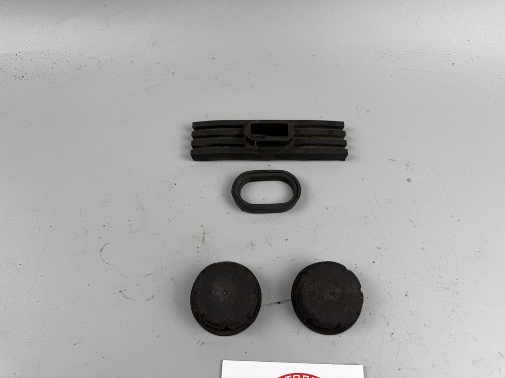 Yamaha XJR1300 RP02 Tankgummi Vibrationsschutz Holder Halter Rubber Gummi