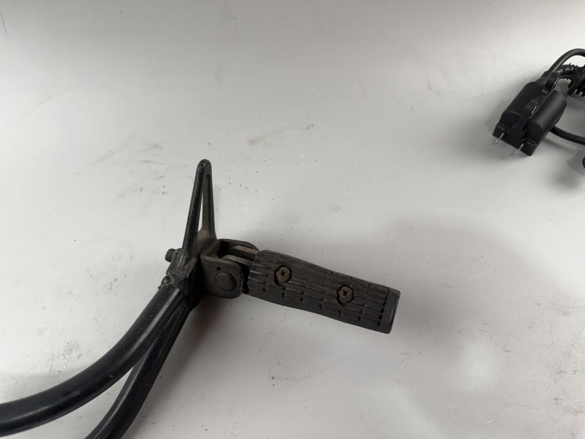 Triumph Tiger 900 T400 Fußraste Foot Hangers Step Sozius Beifahrer links left