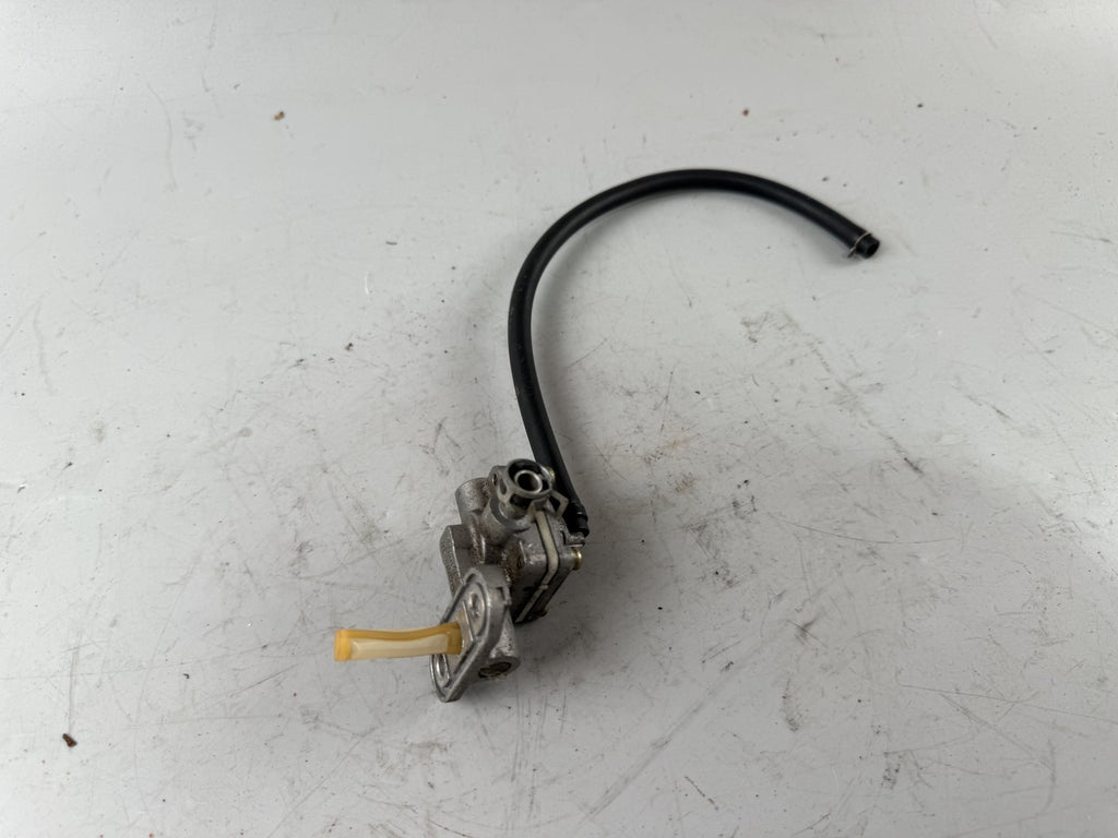 Suzuki GSX 750 AE Inazuma Benzinhahn Fuel Gas Gasoline Ventil