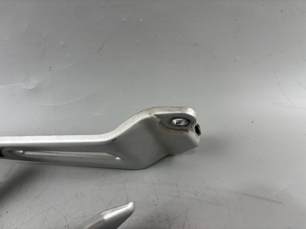 Yamaha YBR 125 RE05 Fußrastenanlage Fußraste rechts links Steps Hangers Halter