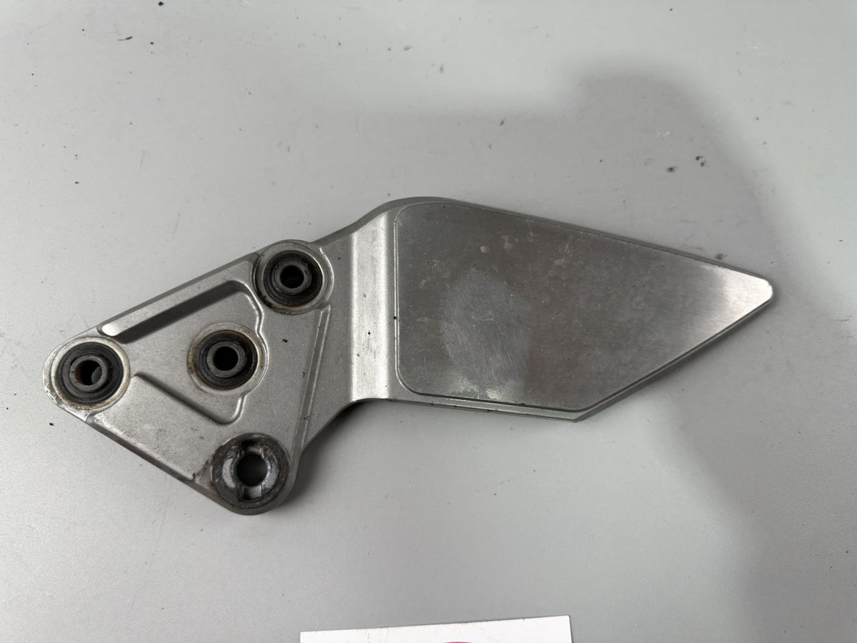 Suzuki GSF600 GN77B Bandit Fußrastenhalter Platte Fußrastenträger Ferse links