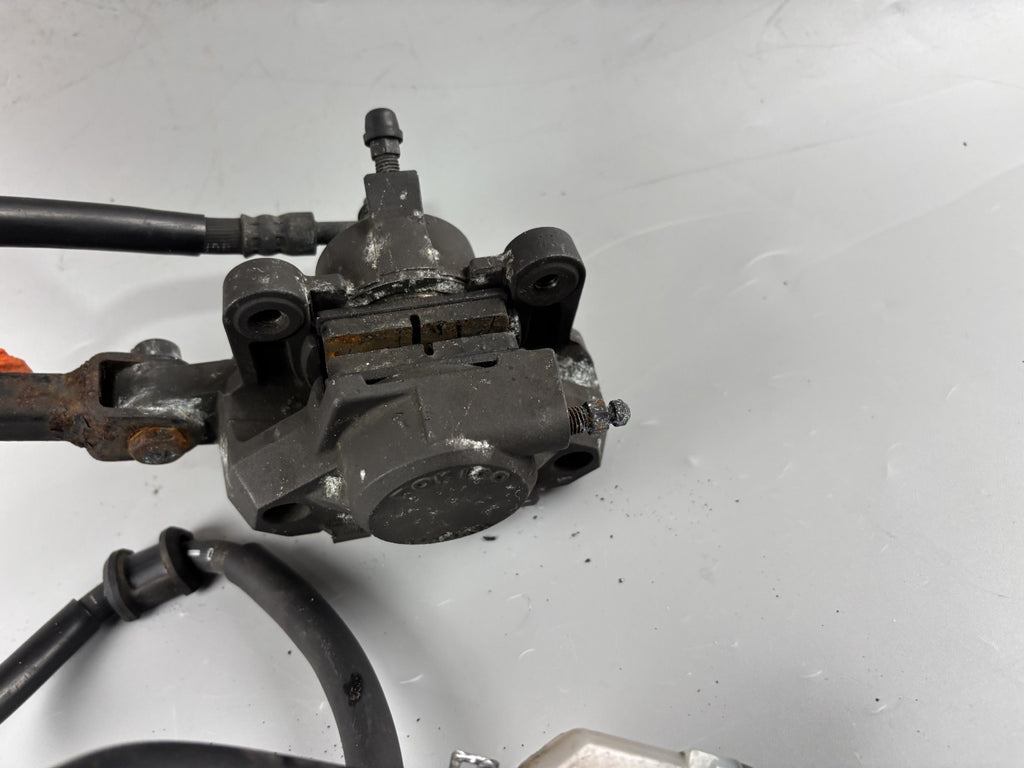 Suzuki GSF600 GN77B Bremsanlage Bremse Brake Sattel Pumpe hinten back Fußraste