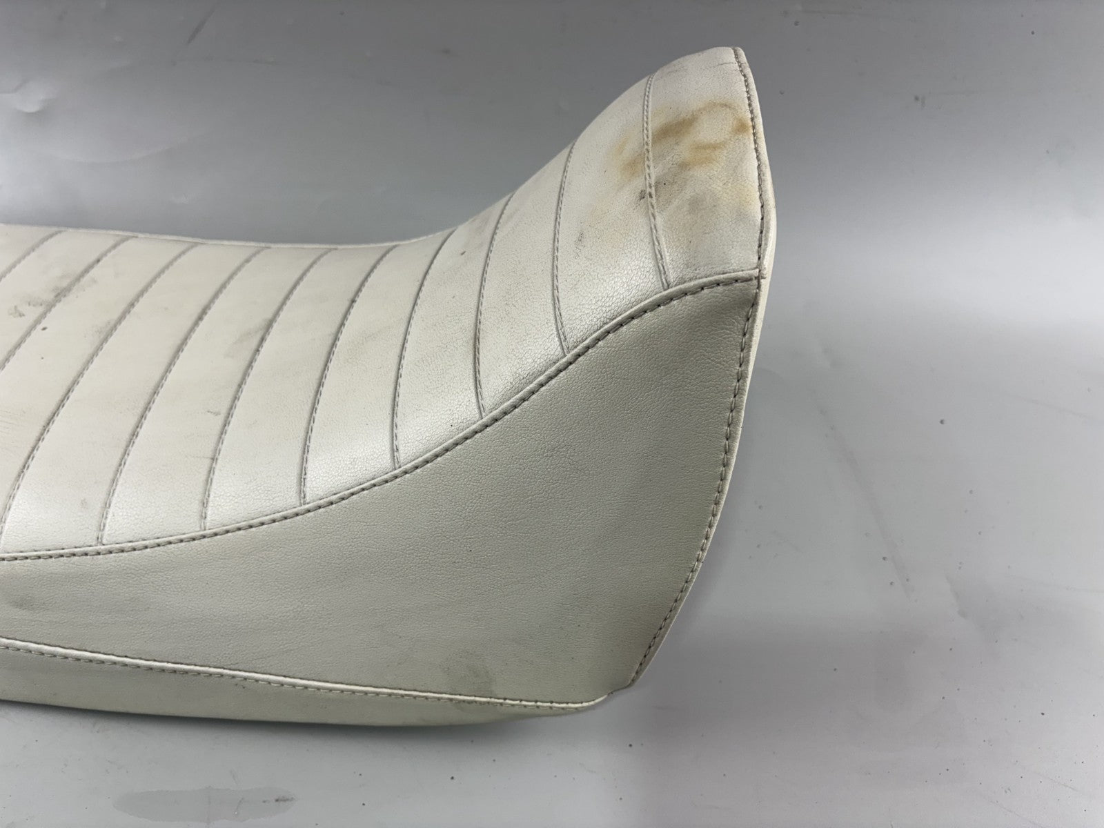 Honda VF 750 F RC15 Sitzbank Seat Sitz Sitzkissen Giuliari Weiß