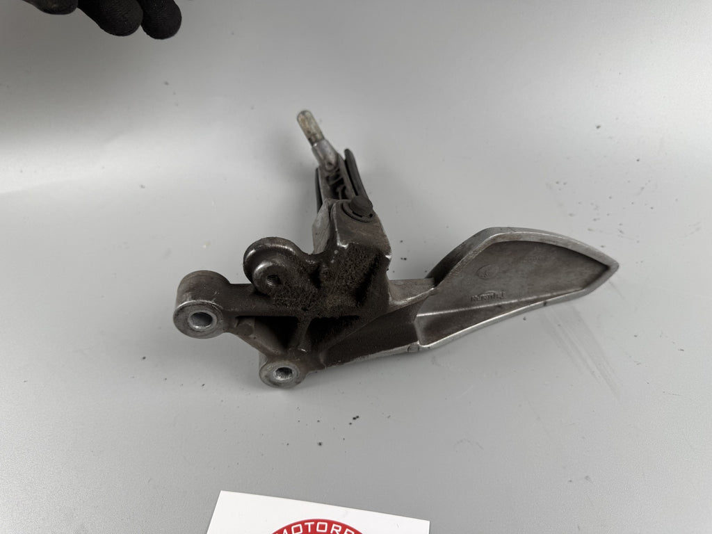 Triumph Sprint 955i ST T695 Fußraste vorne Fußrastenanlage front links left Hang