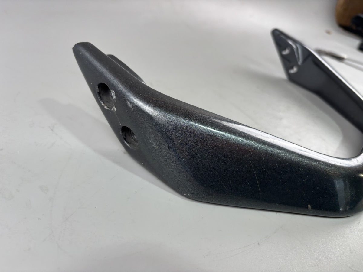 Suzuki GSX-R 1100 W GU75C Soziusgriff Beifahrergriff Spoiler Halter Halterung