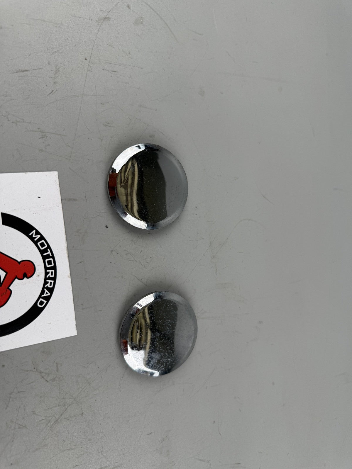 Suzuki GSX750 AE Inazuma  Abdeckung Schwinge Stopfen Achse Cover Rahmen Deckel