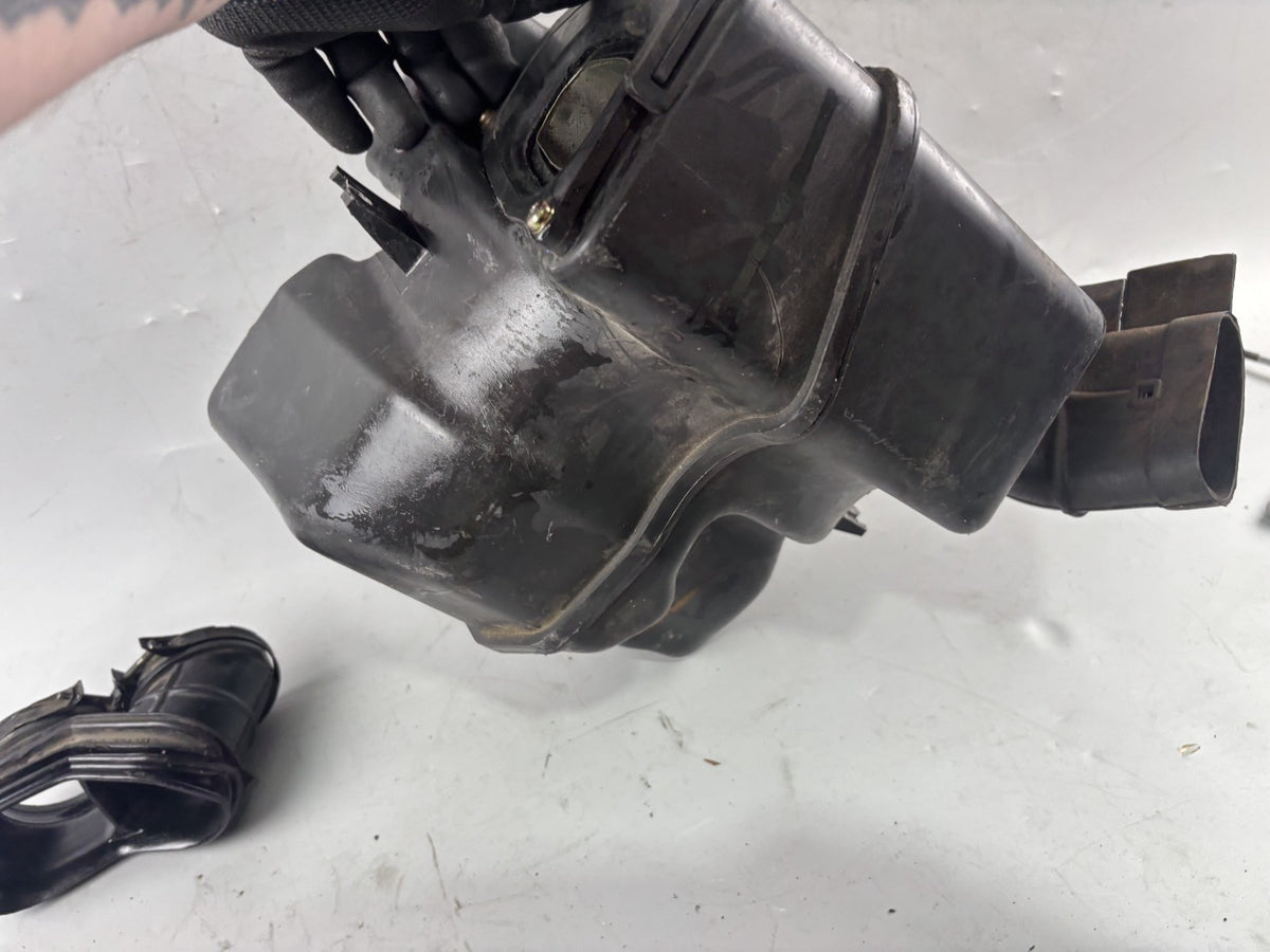 Honda CBR 1000F SC24 Luftftilterkasten Airbox Ansaugung Motor