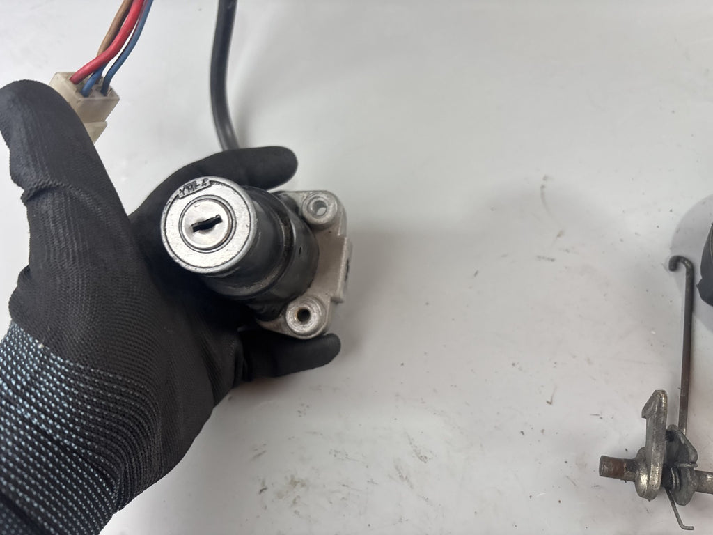 Yamaha TDM 850 3VD Schlosssatz Zündschloss Tankschloss Sitzbank Key Lock