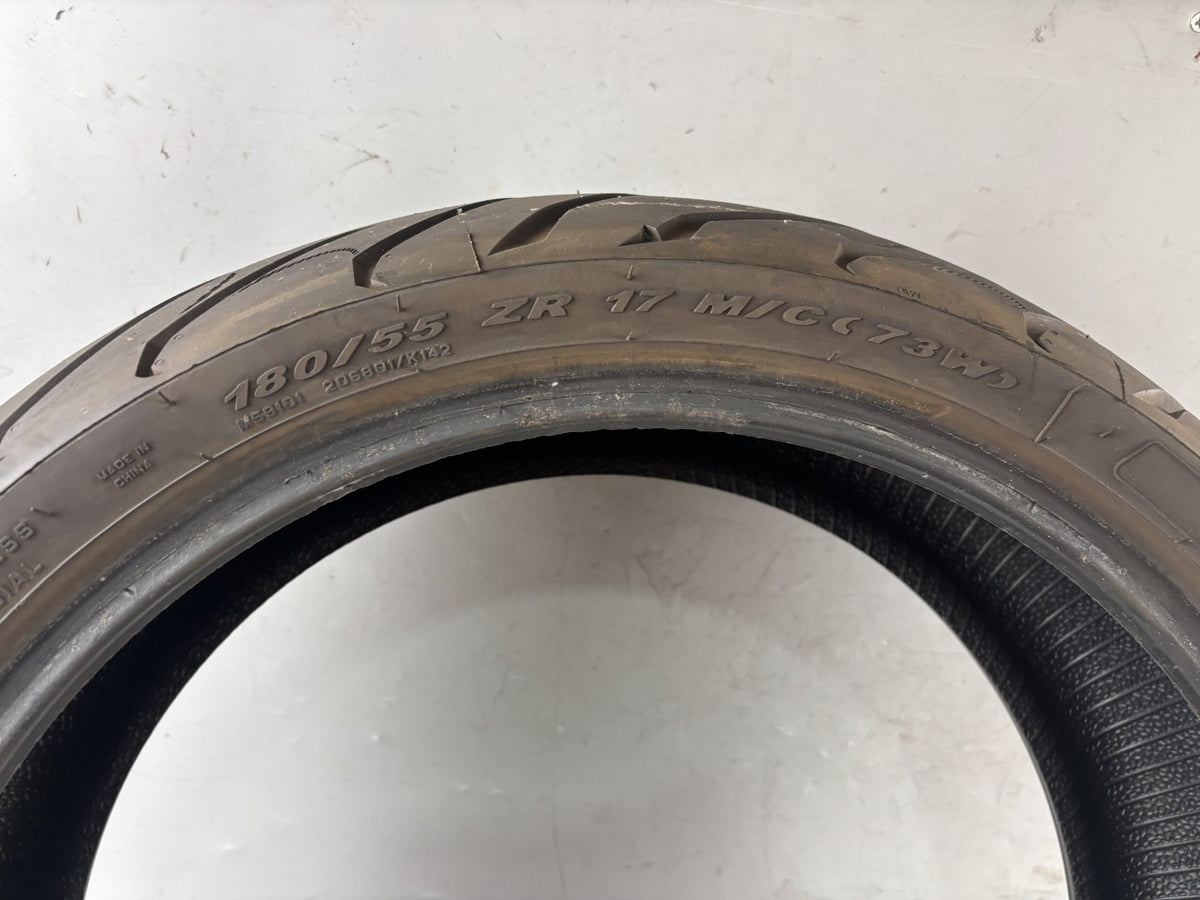 Motorrad Reifen Wheel 180/55 ZR17 Pirelli ANGEL ST DOT 35/2022 5,35mm